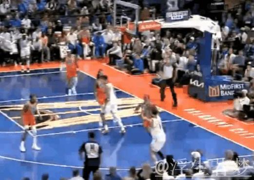 亚历山大快速反应 命中关键后撤三分 亚历山大快速反应 命中关键后撤三分