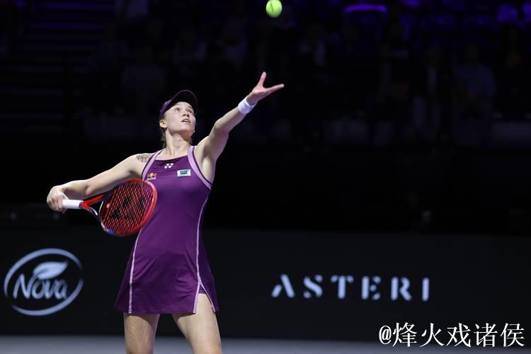 WTA年终总决赛:莱巴金娜连胜两场 提前锁定半决赛席位 WTA年终总决赛:莱巴金娜连胜两场 提前锁定半决赛席位